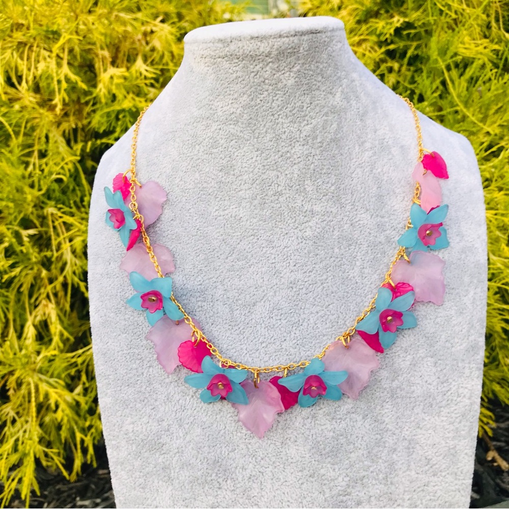 Floral necklace